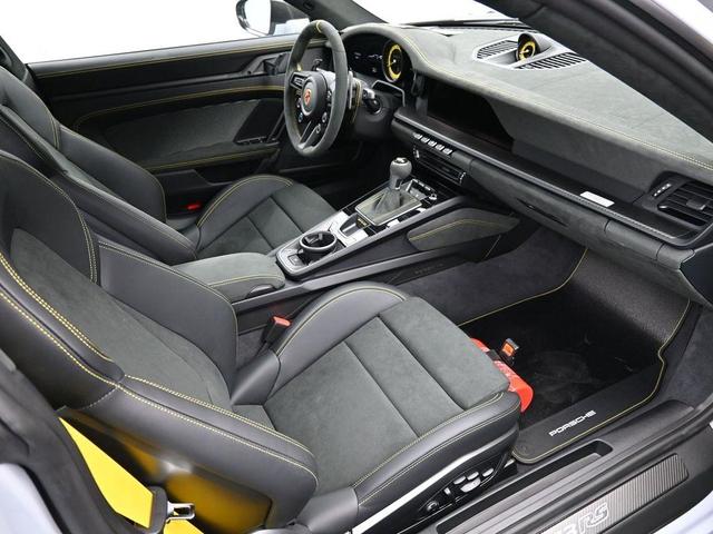 Photo of 2025 Ice Grey Metallic Porsche 911