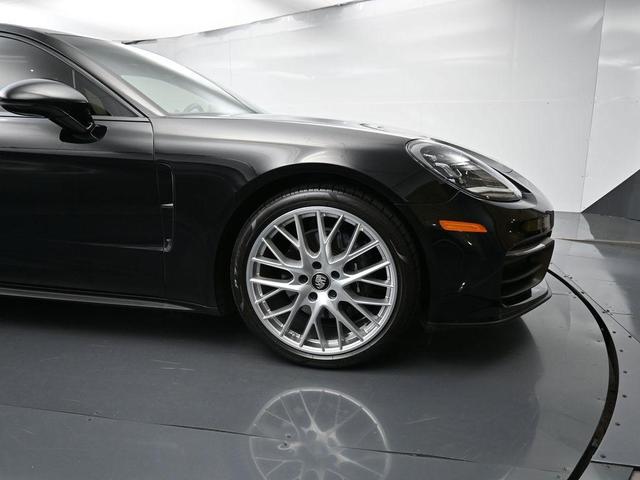 Photo of 2022 Black Porsche Panamera