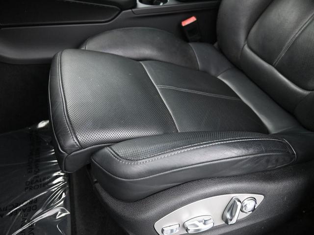 Photo of 2020 White Porsche Macan