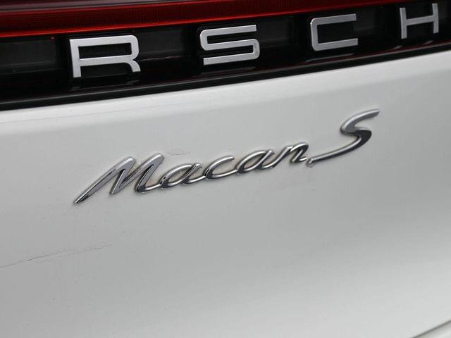 Photo of 2020 White Porsche Macan
