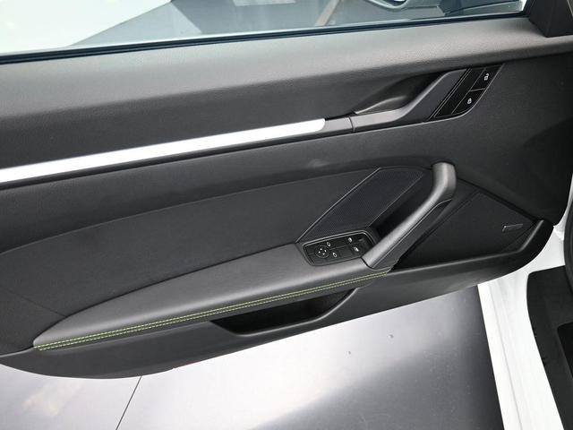 Photo of 2024 White Porsche 911