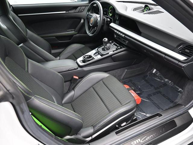 Photo of 2024 White Porsche 911