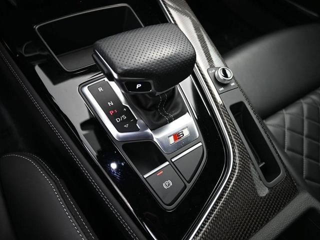 Photo of 2022 Glacier White Metallic Audi S4