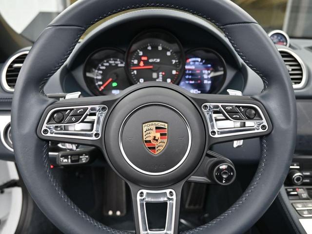 Photo of 2025 White Porsche 718 Boxster