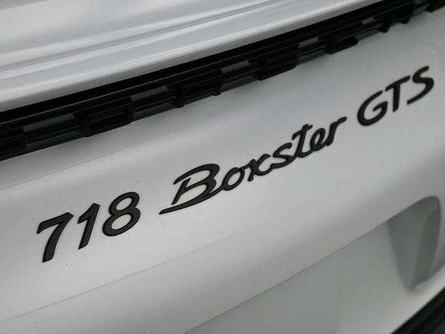 Photo of 2025 White Porsche 718 Boxster