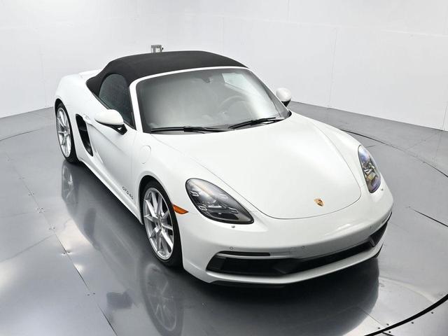 Photo of 2025 White Porsche 718 Boxster