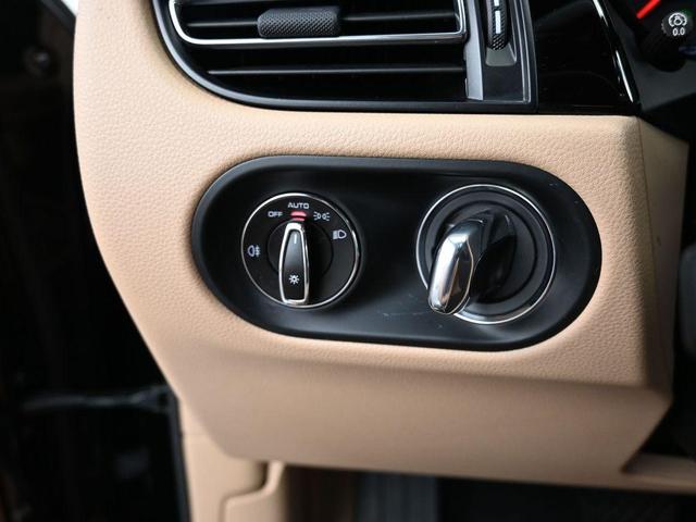 Photo of 2020 Black Porsche Macan