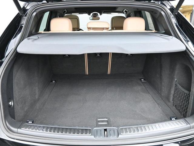 Photo of 2020 Black Porsche Macan