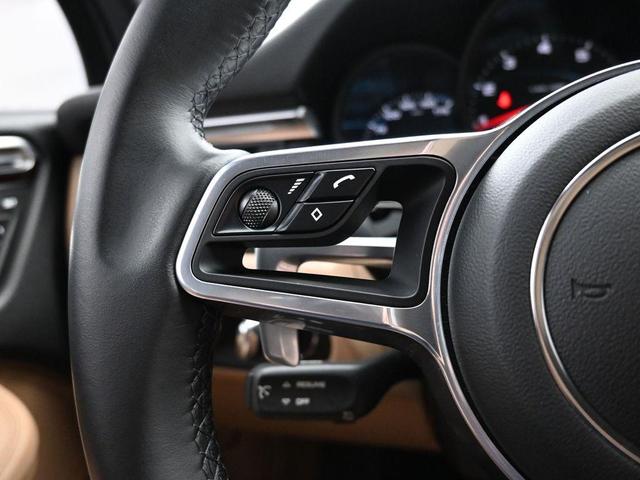Photo of 2020 Black Porsche Macan