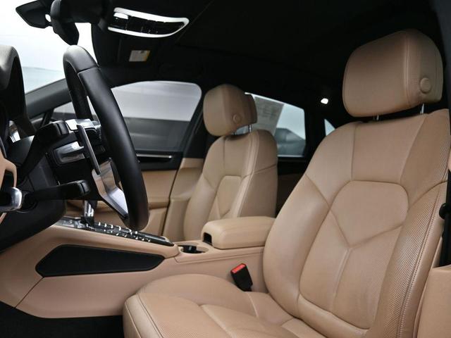 Photo of 2020 Black Porsche Macan
