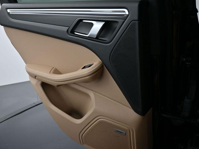 Photo of 2020 Black Porsche Macan
