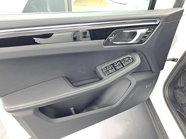 Photo of 2024 White Porsche Macan