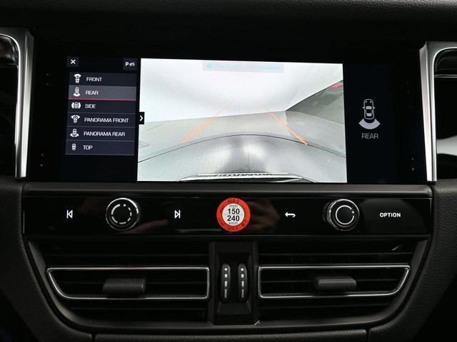 Photo of 2024 White Porsche Macan