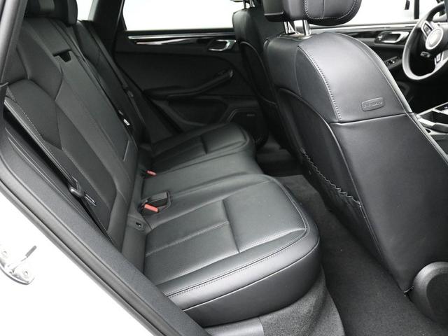 Photo of 2024 White Porsche Macan