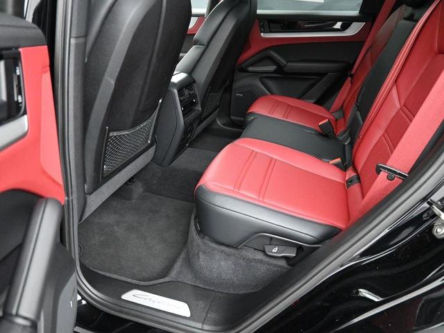 Photo of 2024 Black Porsche Cayenne