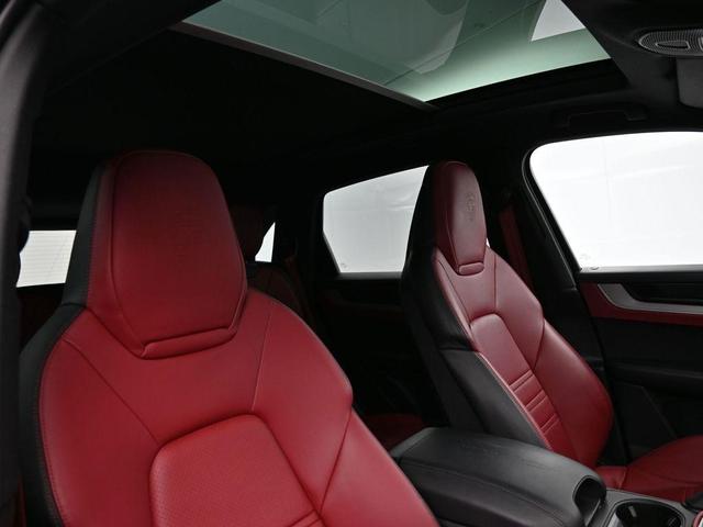 Photo of 2024 Black Porsche Cayenne