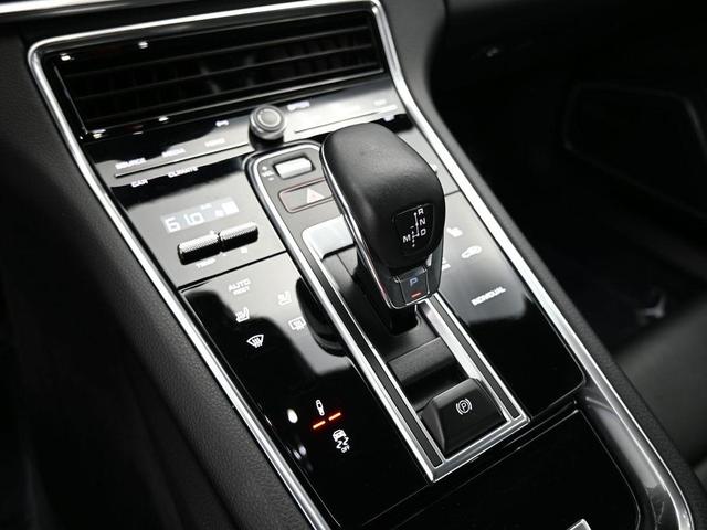Photo of 2022 Dolomite Silver Metallic Porsche Panamera