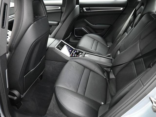 Photo of 2022 Dolomite Silver Metallic Porsche Panamera