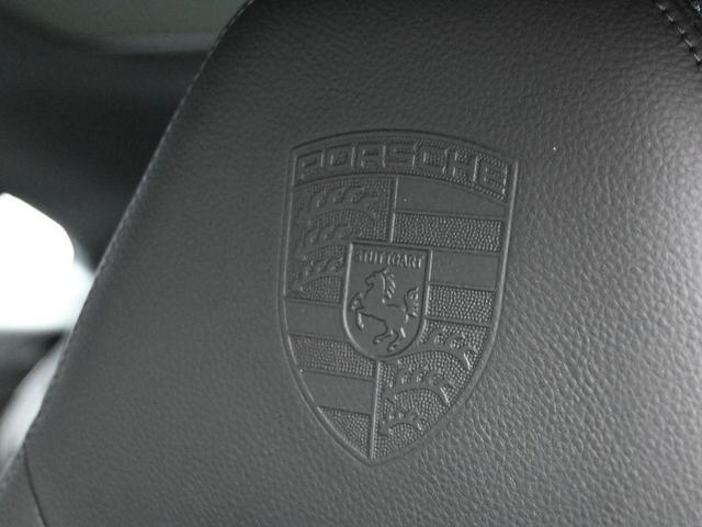 Photo of 2022 Dolomite Silver Metallic Porsche Panamera