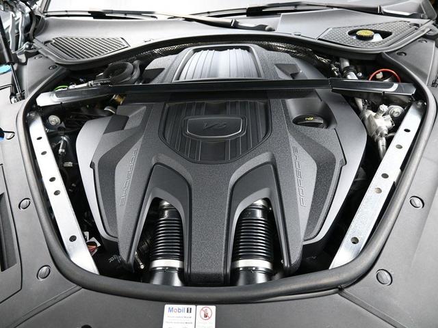 Photo of 2022 Dolomite Silver Metallic Porsche Panamera