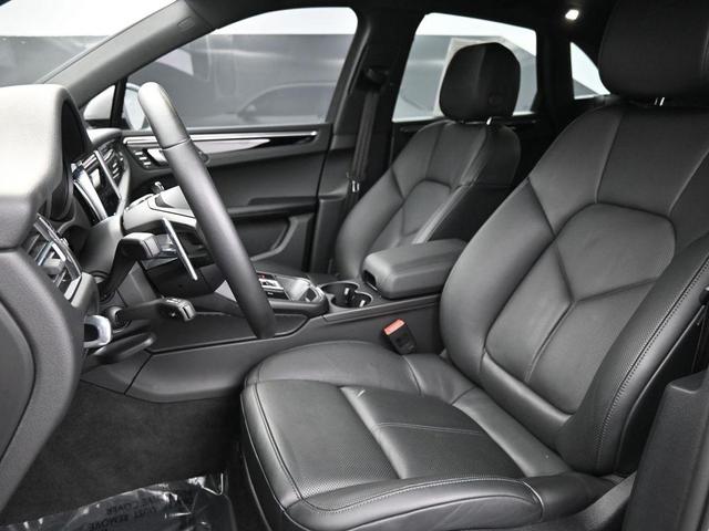 Photo of 2023 Carrara White Metallic Porsche Macan