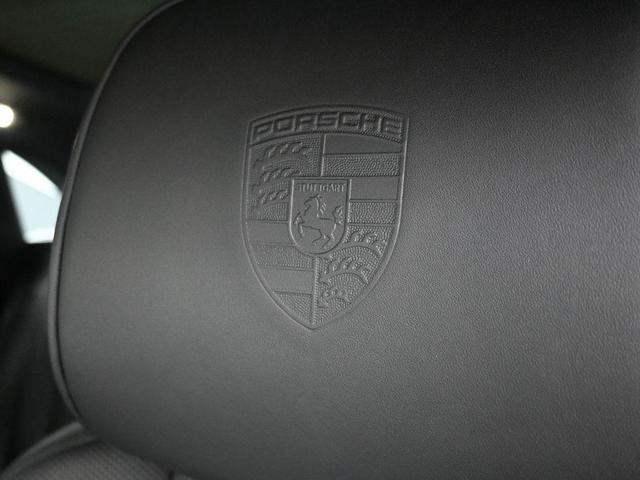 Photo of 2023 Carrara White Metallic Porsche Macan