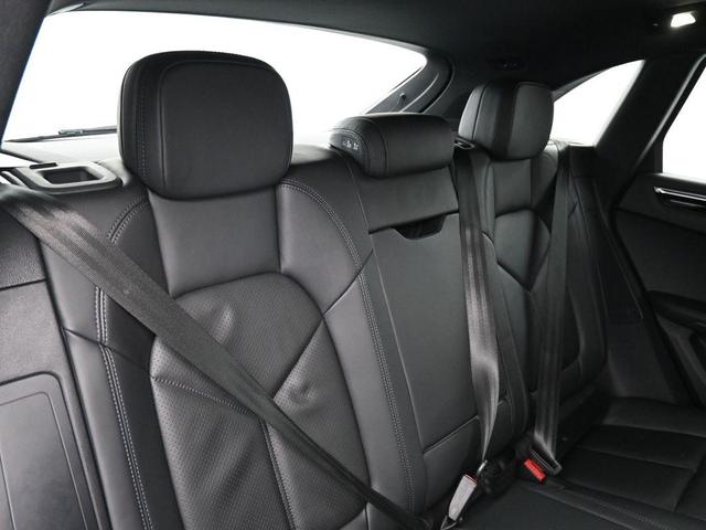 Photo of 2023 Carrara White Metallic Porsche Macan