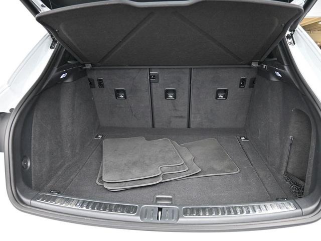 Photo of 2023 Carrara White Metallic Porsche Macan