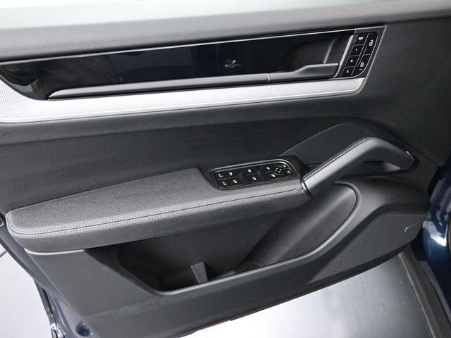 Photo of 2024 Blue Metallic Porsche Cayenne