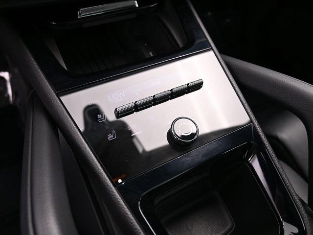 Photo of 2024 Blue Metallic Porsche Cayenne