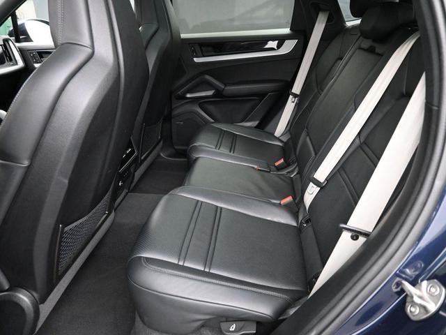 Photo of 2024 Blue Metallic Porsche Cayenne