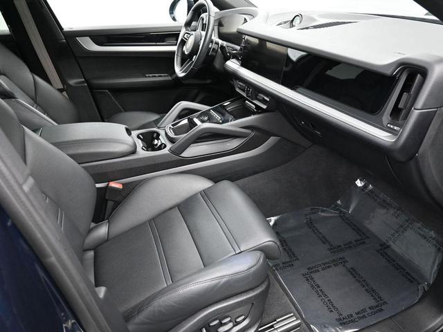 Photo of 2024 Blue Metallic Porsche Cayenne