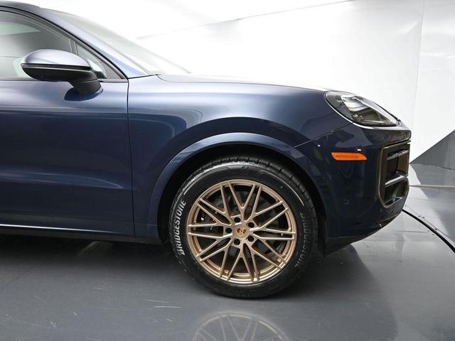 Photo of 2024 Blue Metallic Porsche Cayenne