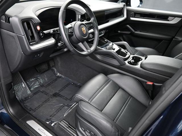 Photo of 2024 Blue Metallic Porsche Cayenne