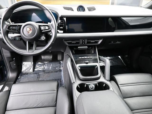 Photo of 2024 Blue Metallic Porsche Cayenne