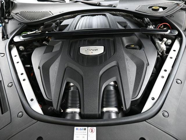 Photo of 2021 Black Porsche Panamera