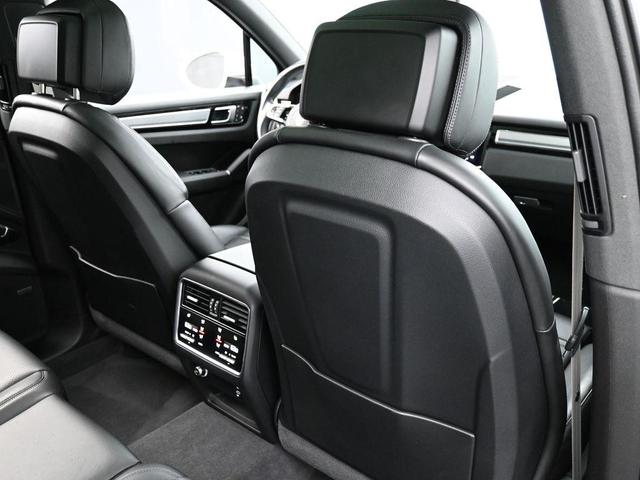 Photo of 2023 White Porsche Cayenne