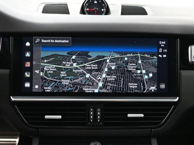 Photo of 2023 White Porsche Cayenne