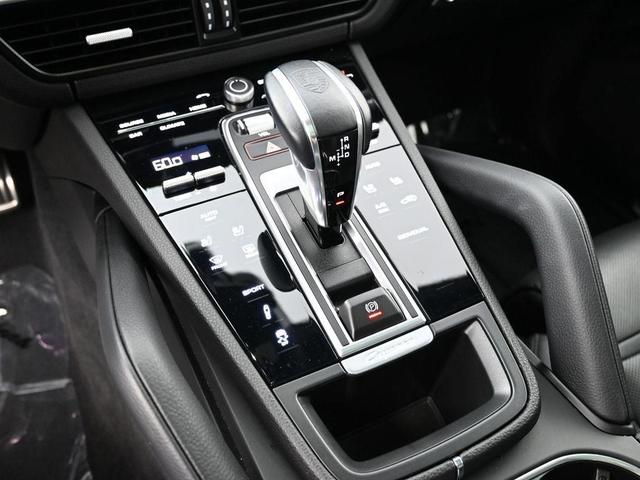 Photo of 2023 White Porsche Cayenne