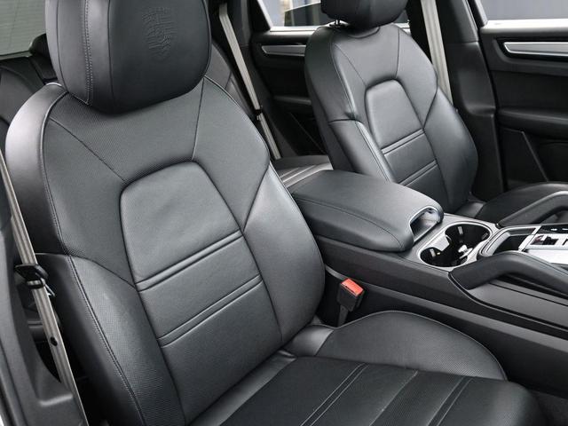 Photo of 2023 White Porsche Cayenne