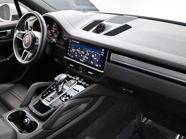 Photo of 2023 White Porsche Cayenne