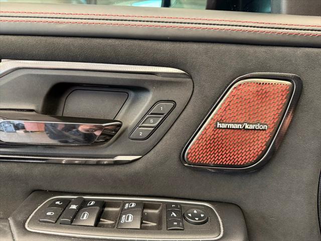 Photo of 2022 Diamond Black Crystal Pearlcoat RAM 1500