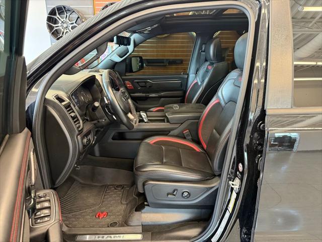 Photo of 2022 Diamond Black Crystal Pearlcoat RAM 1500