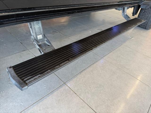 Photo of 2022 Diamond Black Crystal Pearlcoat RAM 1500