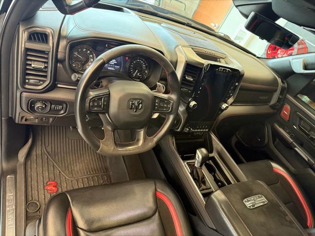 Photo of 2022 Diamond Black Crystal Pearlcoat RAM 1500