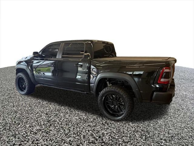 Photo of 2022 Diamond Black Crystal Pearlcoat RAM 1500