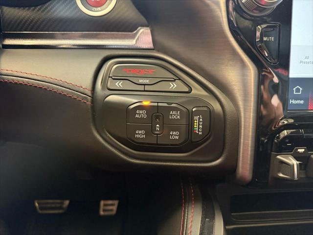 Photo of 2022 Diamond Black Crystal Pearlcoat RAM 1500