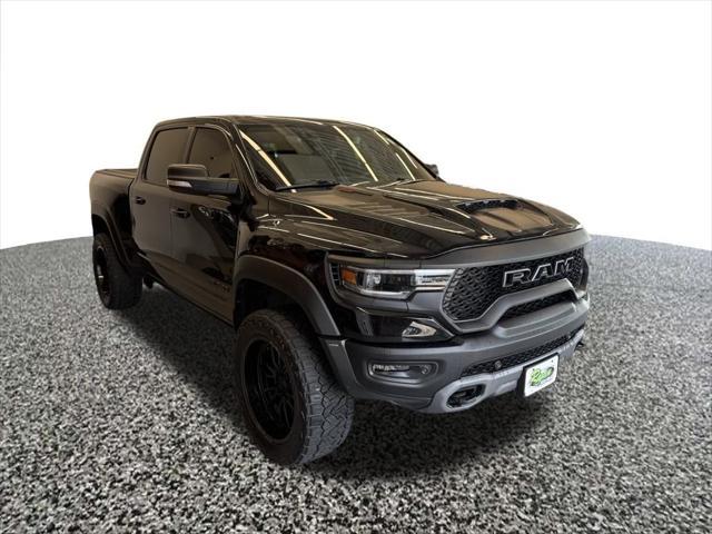 Photo of 2022 Diamond Black Crystal Pearlcoat RAM 1500