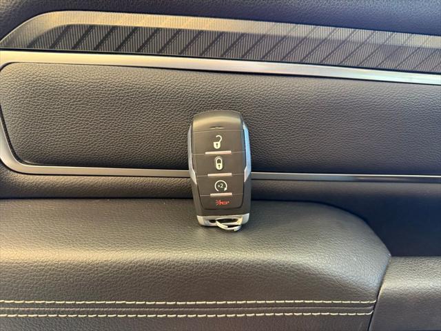 Photo of 2025 Diamond Black Crystal Pearlcoat RAM 1500
