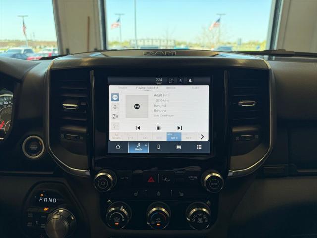 Photo of 2025 Diamond Black Crystal Pearlcoat RAM 1500